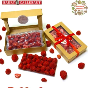 Шоколад молочный с сублимированной клубникой в подарочной упаковке loading=