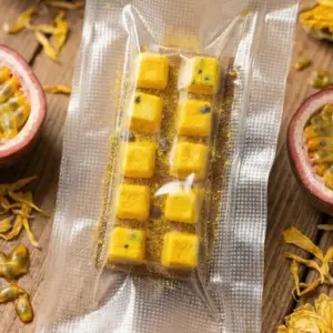 Молочный шоколад с сублимированной маракуйей loading=